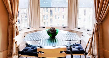 Cozy Coastal Apartment in Historic Port Glasgow