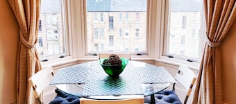 Cozy Coastal Apartment in Historic Port Glasgow