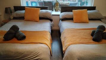 Apartment | 4 bedrooms, free WiFi, bed sheets