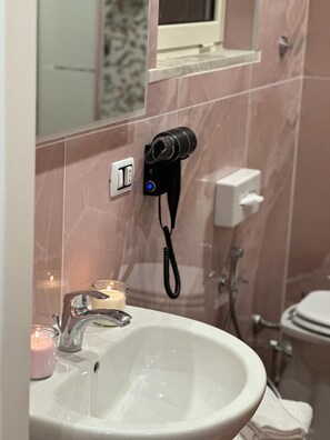 Doccia, bidet, shampoo