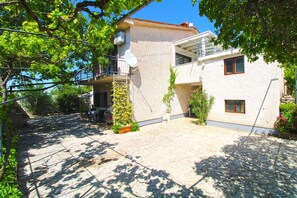 Exterior - Holiday apartment with terrace (Pješćana Uvala)