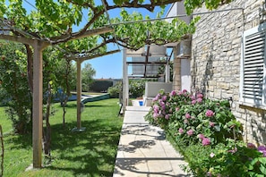 Property grounds - Holiday apartment with air conditioning (Medulin)