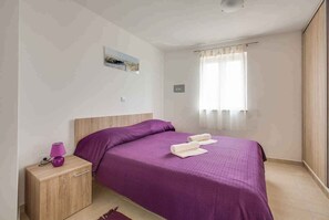 1 soveværelse, strygejern/strygebræt