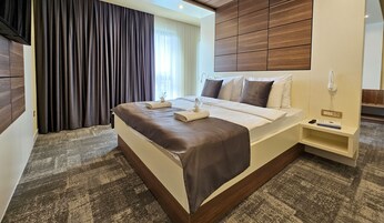 Deluxe Room | Desk, laptop workspace, soundproofing, free WiFi