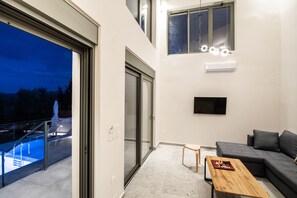 TV - Elthea Villa 3 Accesible in Apolpena, Lefkada (Lefkada)