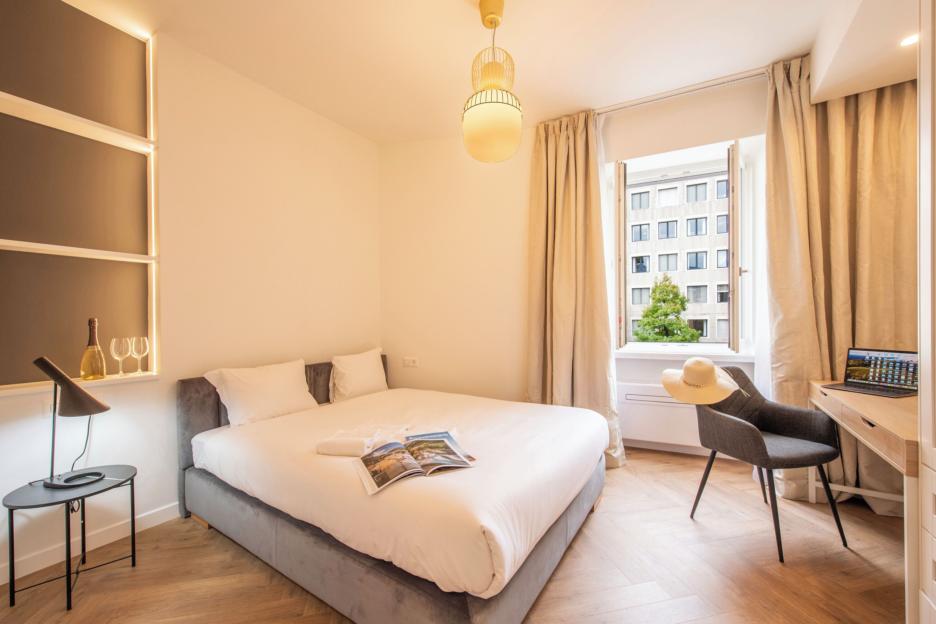 Familjelägenhet - flera sovrum (Novos Ruby) | 2 sovrum, värdeförvaringsskåp på rummet och arbetsyta för laptop