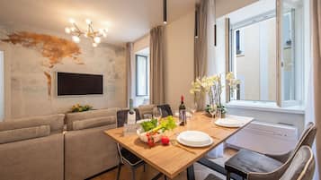 Familienapartment, Mehrere Schlafzimmer (Novos Ruby) | Speisen