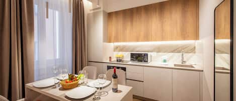 Familienapartment, 2 Schlafzimmer (Novos Emerald) | Speisen