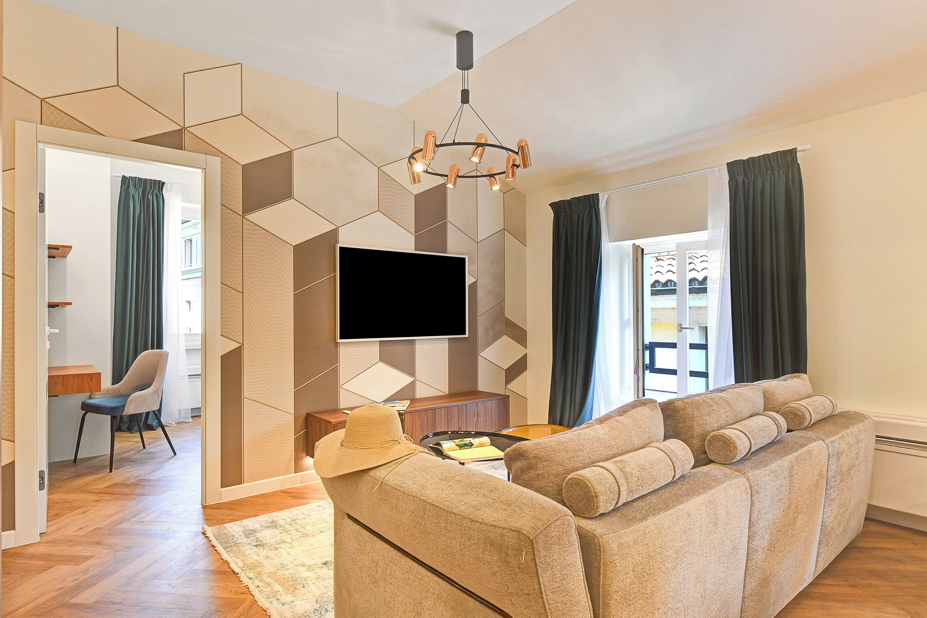 Family Apartment, Multiple Bedrooms (Novos Diamond) | Ruang tamu | 21 inci televisyen skrin rata dengan satelit 