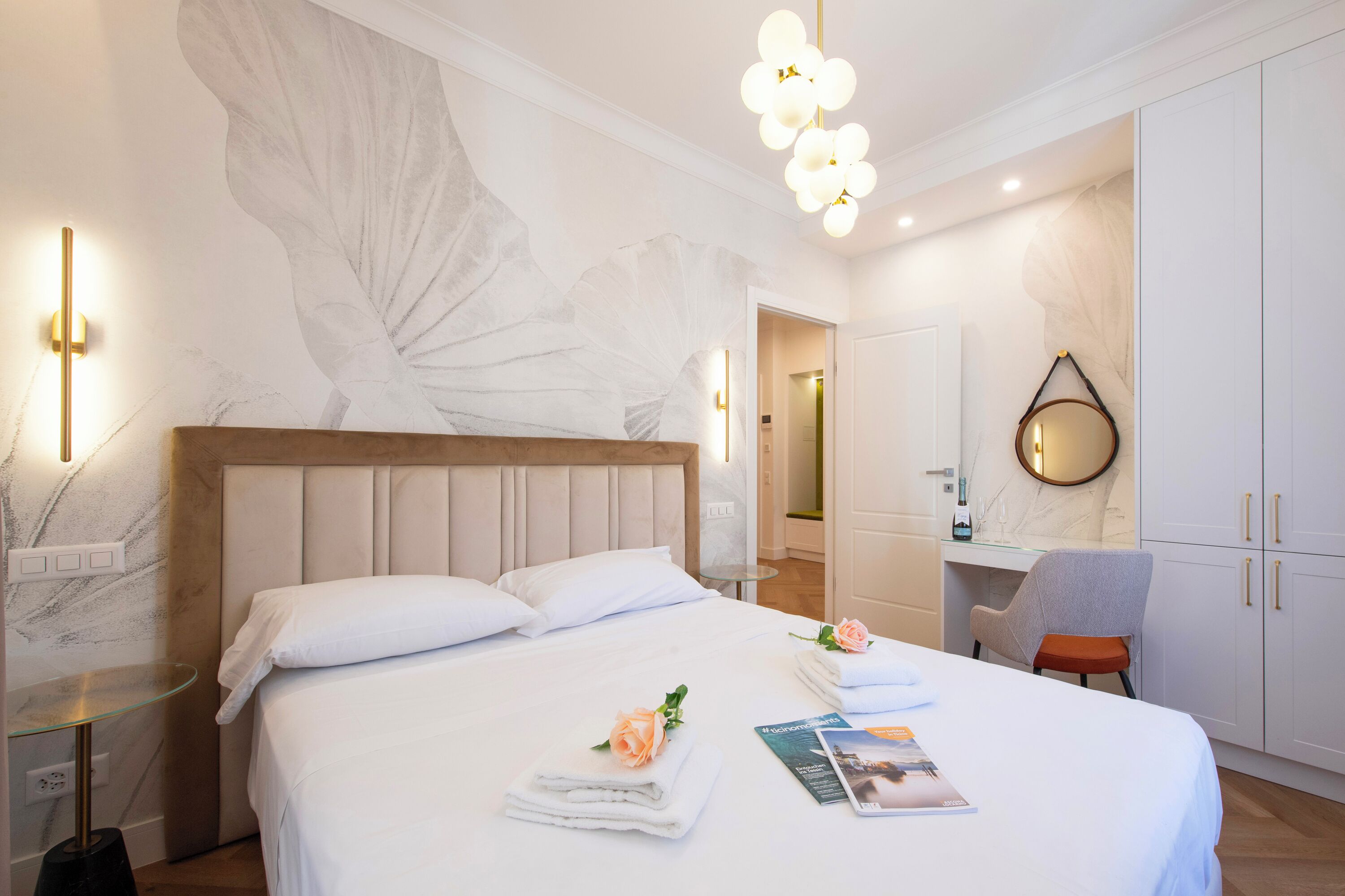 Apartamento familiar, varias habitaciones (Novos Emerald) | 2 dormitorios, caja fuerte, espacio para trabajar con un portátil