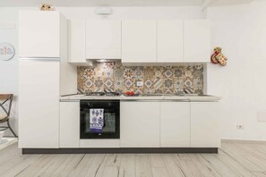 冷蔵庫、コンロ、食器洗い機