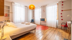 A bedroom with a bed, a desk, a chair, a TV, and a window with curtains. - Venez Chez Vous La Maison des Balmettes (Annecy)