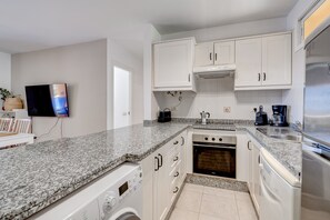 Fridge, microwave, stovetop, dishwasher - Winter Gardens, Golf del Sur, 2 Bedrooms 2 Bathrooms apartment with terraze (Golf del Sur)