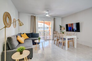 TV - Winter Gardens, Golf del Sur, 2 Bedrooms 2 Bathrooms apartment with terraze (Golf del Sur)