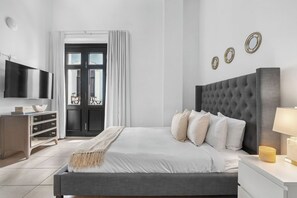 Tabla de planchar con plancha, cuna de viaje, wifi y ropa de cama 