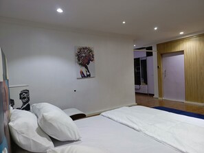 2 bedrooms, iron/ironing board, free WiFi, bed sheets - Lovely 2-bed House in Lagos (Lagos)