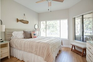 4 bedrooms, iron/ironing board, Internet, bed sheets