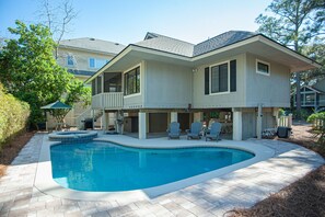 حمّام سباحة مُدفَّأ