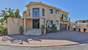 Unclassified image, 2 of 17, button - Kwantu Guesthouse 3 (Cape Town)