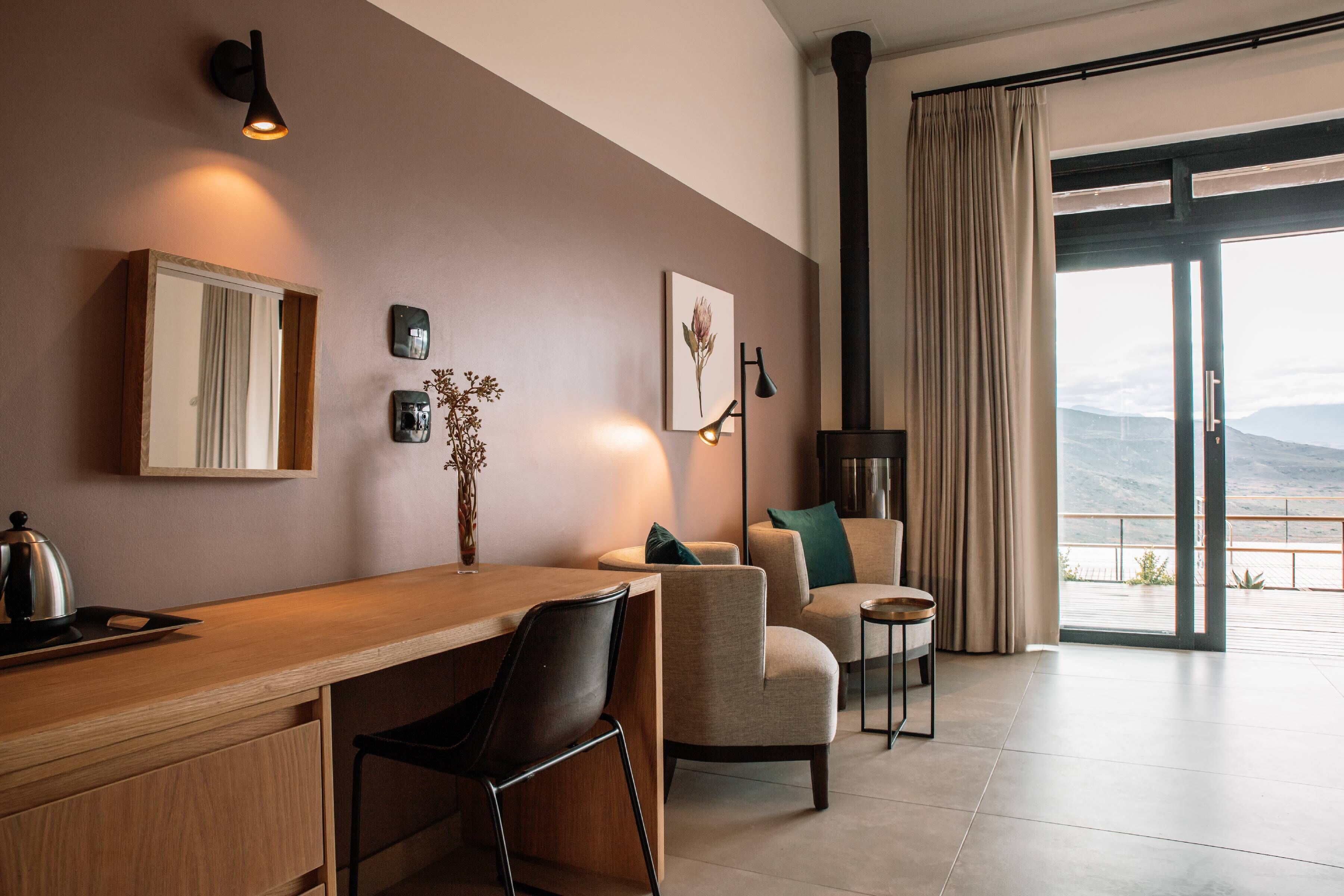 Junior Suite, 1 King Bed, Mountain View | 1 bedroom, minibar, in-room safe, desk