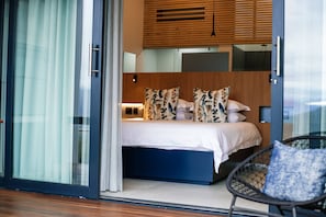 Suite junior, 1 cama King size, vista a la montaña | 1 habitación, minibar, caja de seguridad en la habitación y escritorio 