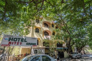 Front of property - iROOMZ Hotel Ritzy Grand (Hyderabad)