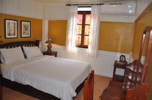 Panoramic Double Room | Desk, laptop workspace, free WiFi, bed sheets - Sok Dee Residence Luangprabang (Luang Prabang)