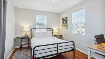 2 bedrooms, desk, iron/ironing board, WiFi