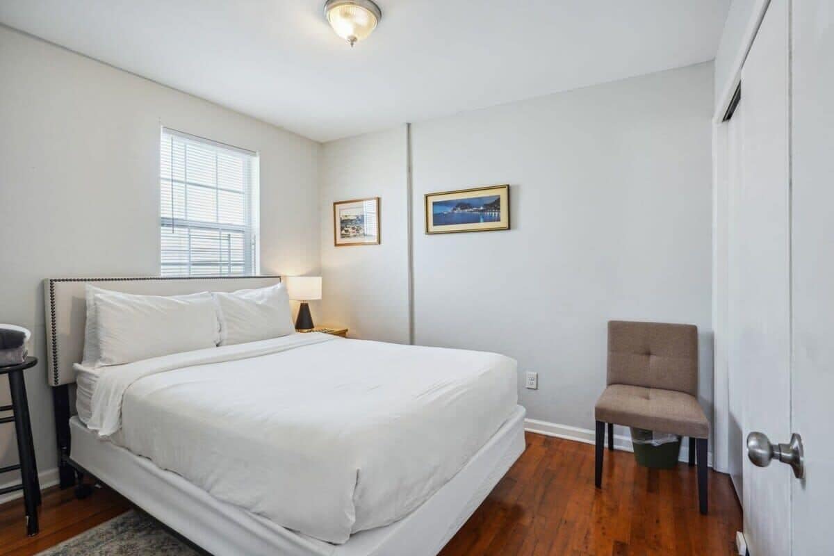 2 bedrooms, desk, iron/ironing board, WiFi