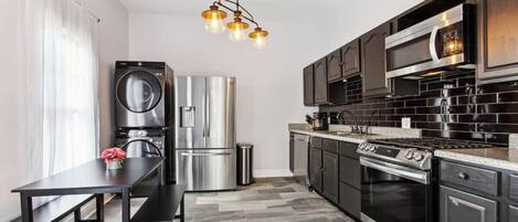 Refrigerador, microondas, horno, placa de cocina