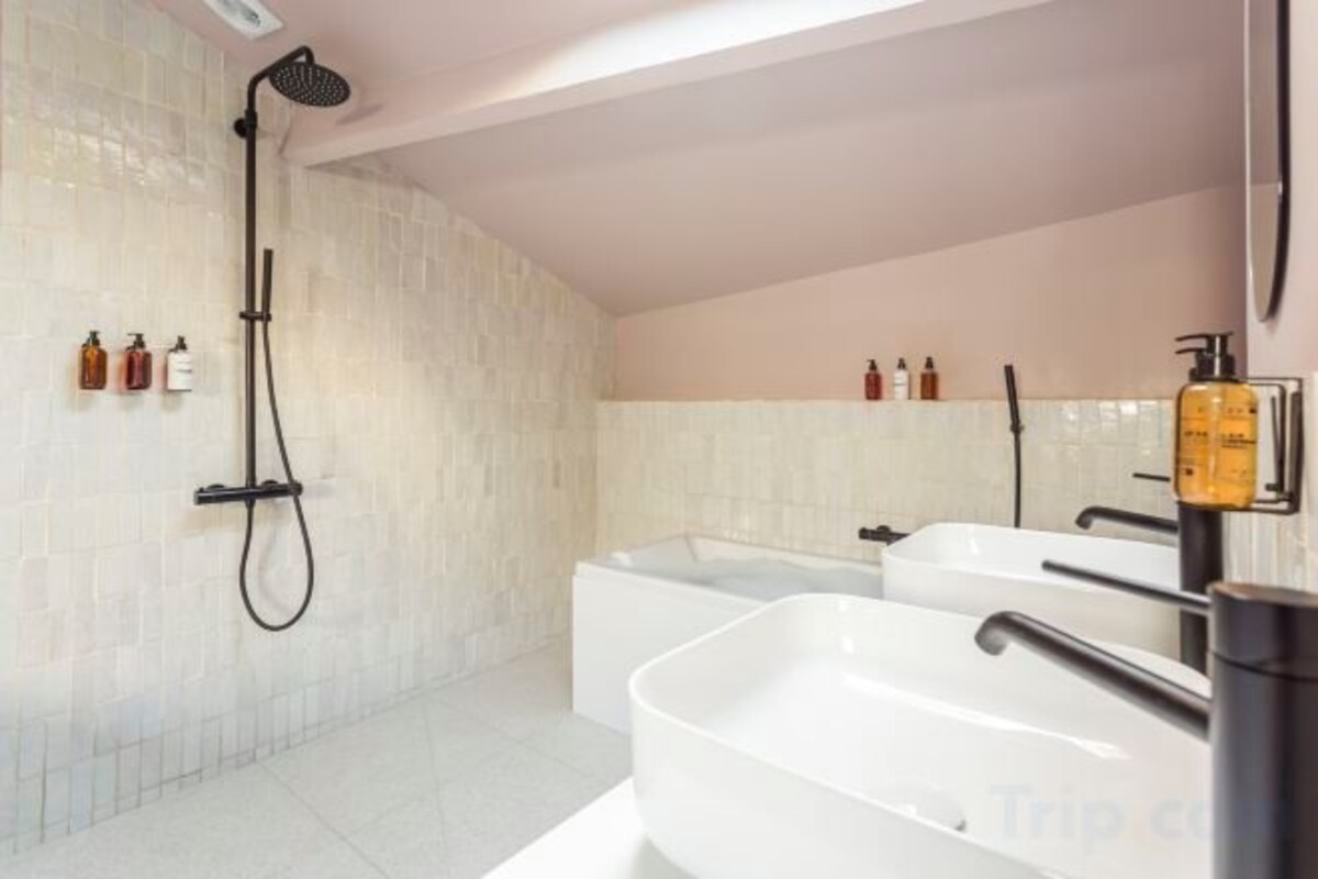 Bathroom | Hair dryer, towels, soap, shampoo