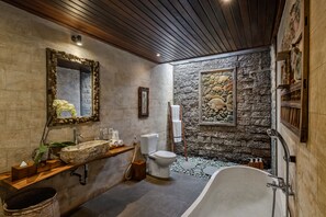 Bathroom - Teja Lokha Ubud Villa (Ubud)