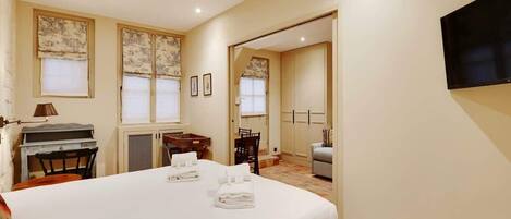 1 bedroom, iron/ironing board, travel cot, WiFi