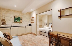 1 bedroom, iron/ironing board, travel cot, WiFi - A Picturesque 1-BR in Saint-Germain (Paris)
