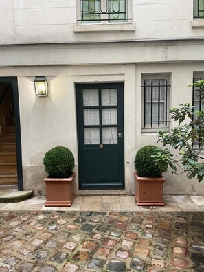 Exterior detail - A Picturesque 1-BR in Saint-Germain (Paris)
