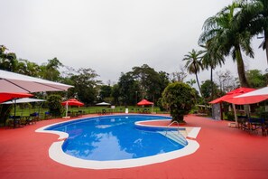 Hồ bơi ngoài trời 