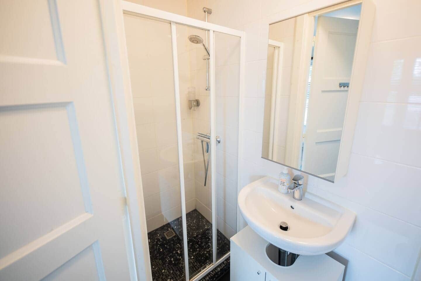 Shower, free toiletries, hair dryer