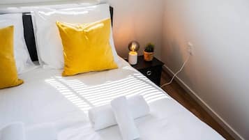 Desk, iron/ironing board, WiFi, bed sheets