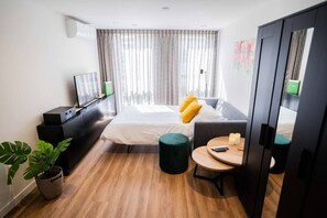 1 Schlafzimmer, Schreibtisch, Bügeleisen/Bügelbrett, WLAN