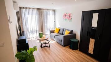 TV, impianto stereo, studio