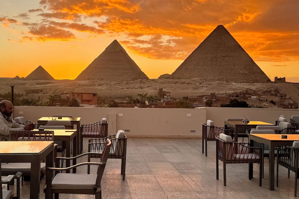 Pyramids Hotel