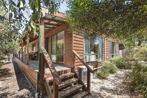 Exterior - Charming Cedar Cottage (Anglesea)