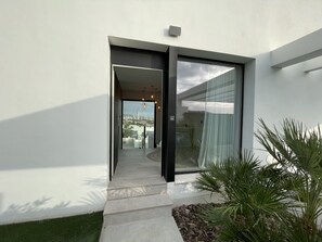 Exterior detail - Villa Aphrae, Villa de Standing Moderne et Conviviale Proximité mer et Montagne (Finestrat)