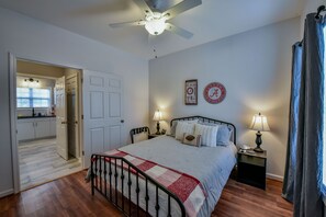 4 bedrooms, iron/ironing board, free WiFi, bed sheets