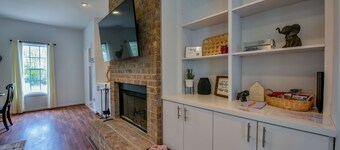 Honeysuckle Hideaway - Game Room, Outdoor Fireplace, and more!