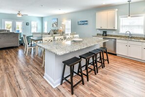 Interior - 2nd Row 7 BR Beach House with a Private Pool! Conch Castle (Surfside Beach)