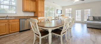 Walk to the Beach 5 BR Beach House with a Private Pool! Just Peachy