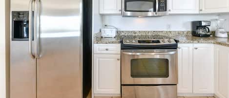 Fridge, microwave, stovetop, dishwasher