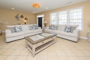 TV - Walk to the Beach House with Private Pool! Stella Maris (Surfside Beach)
