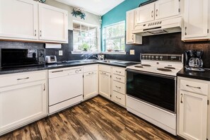 Fridge, microwave, stovetop, dishwasher - Walk to the Beach 3 BR Beach House! Phillips Cottage (Surfside Beach)